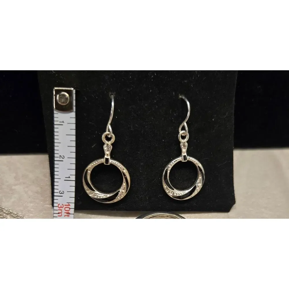 Avon 3 pc set Necklace Earrings Ring Black Silver Tone Classic Style NEW - Picture 10 of 10